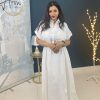 فستان القميص الأبيض الأنيق: رمز البساطة الراقية